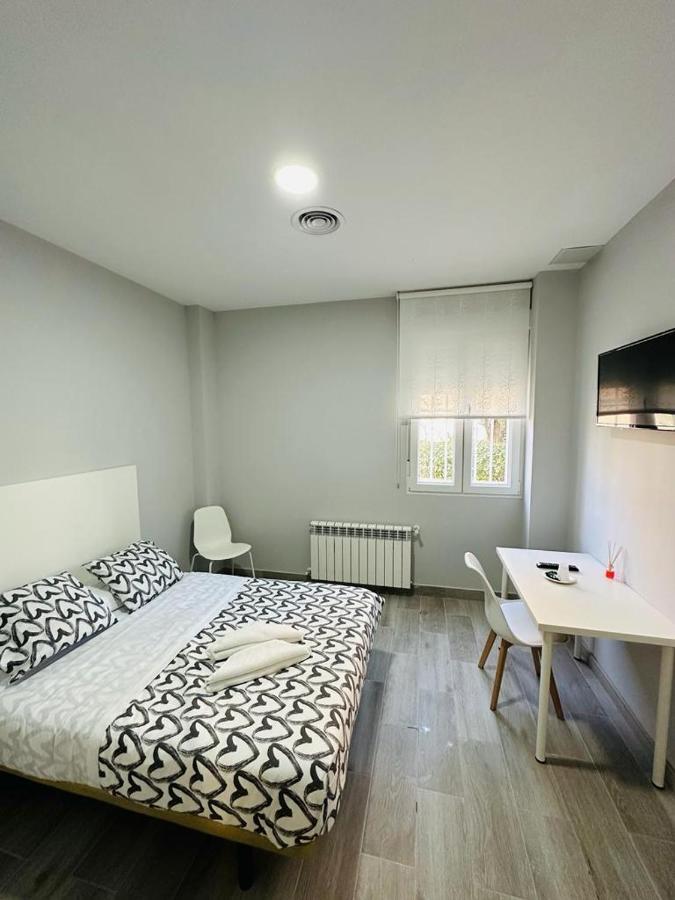 Hospedaje Cuatro Vientos Madrid Eksteriør billede