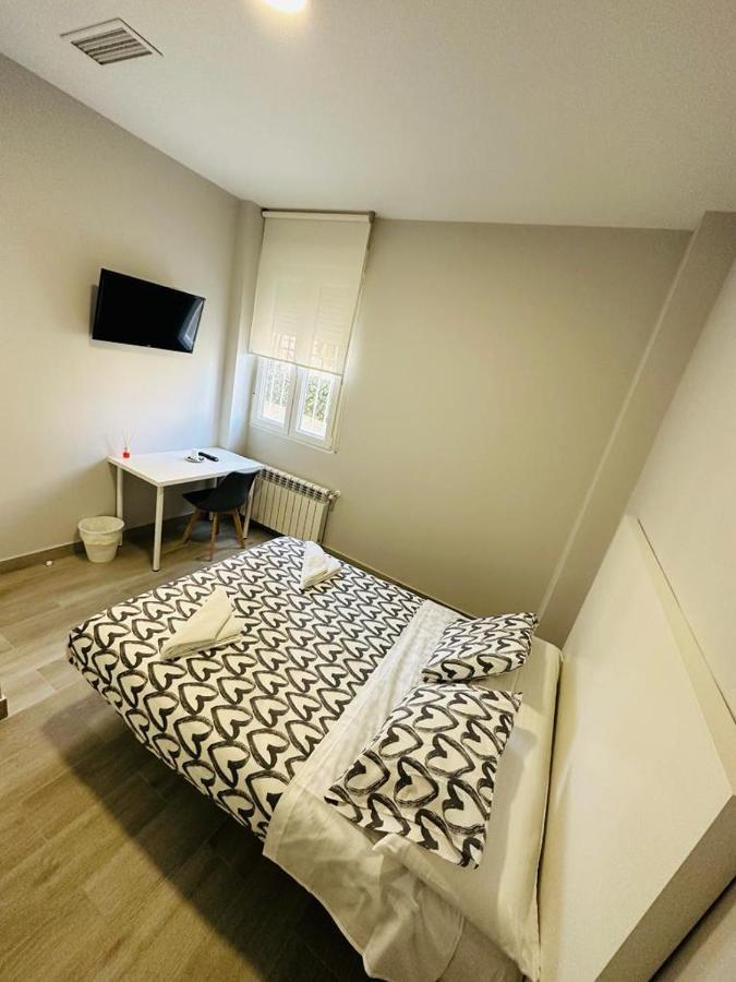 Hospedaje Cuatro Vientos Madrid Eksteriør billede