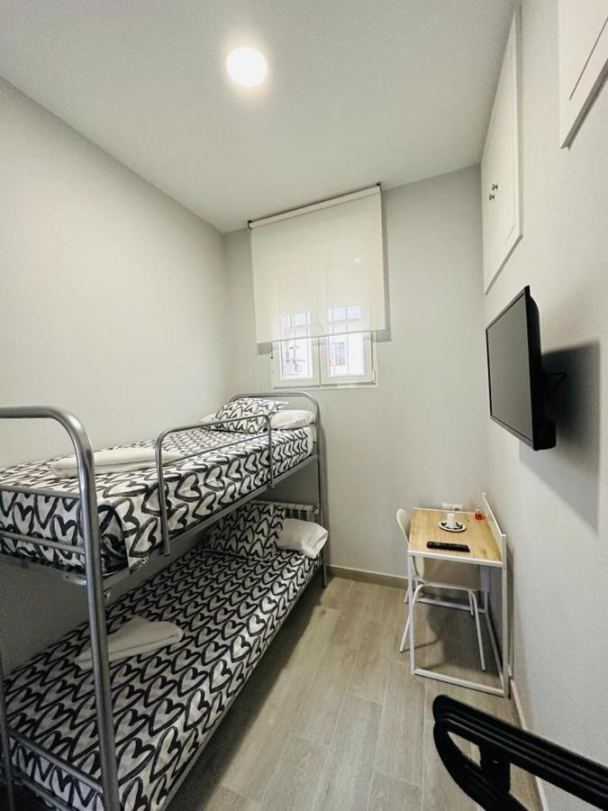 Hospedaje Cuatro Vientos Madrid Eksteriør billede