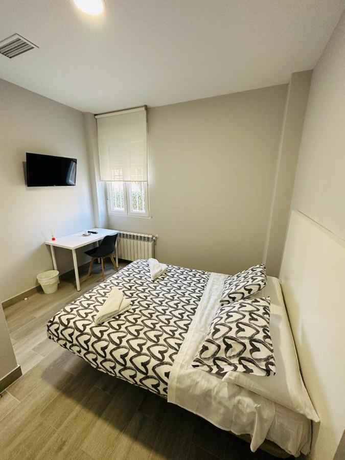 Hospedaje Cuatro Vientos Madrid Eksteriør billede