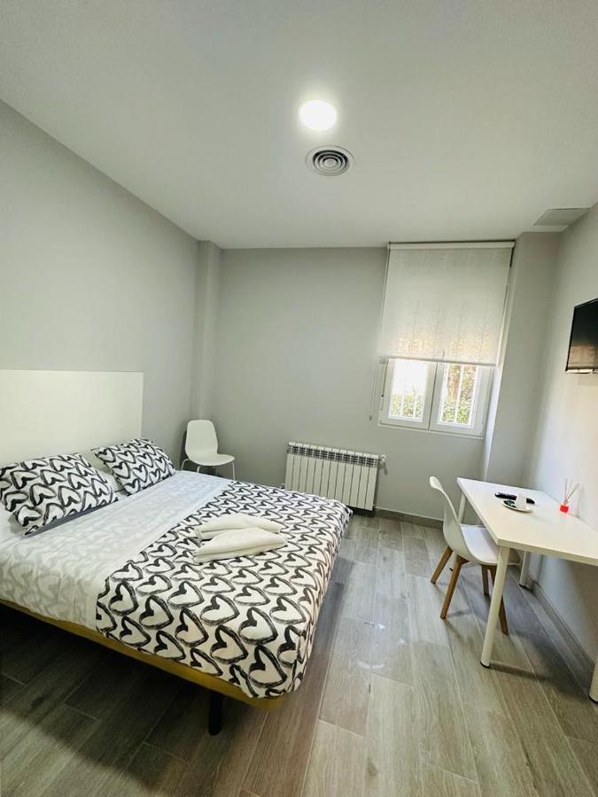 Hospedaje Cuatro Vientos Madrid Eksteriør billede
