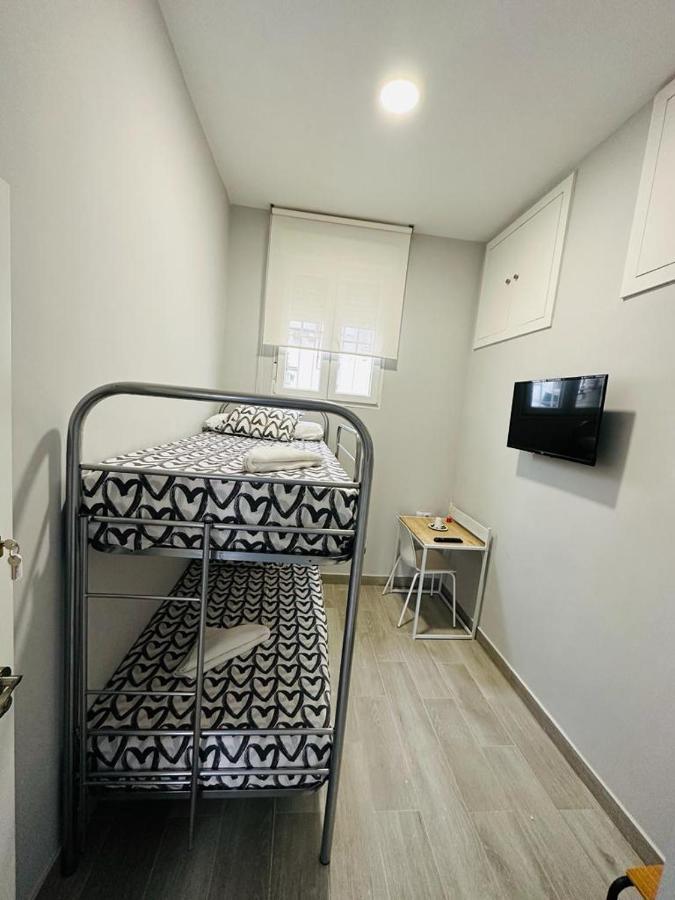 Hospedaje Cuatro Vientos Madrid Eksteriør billede
