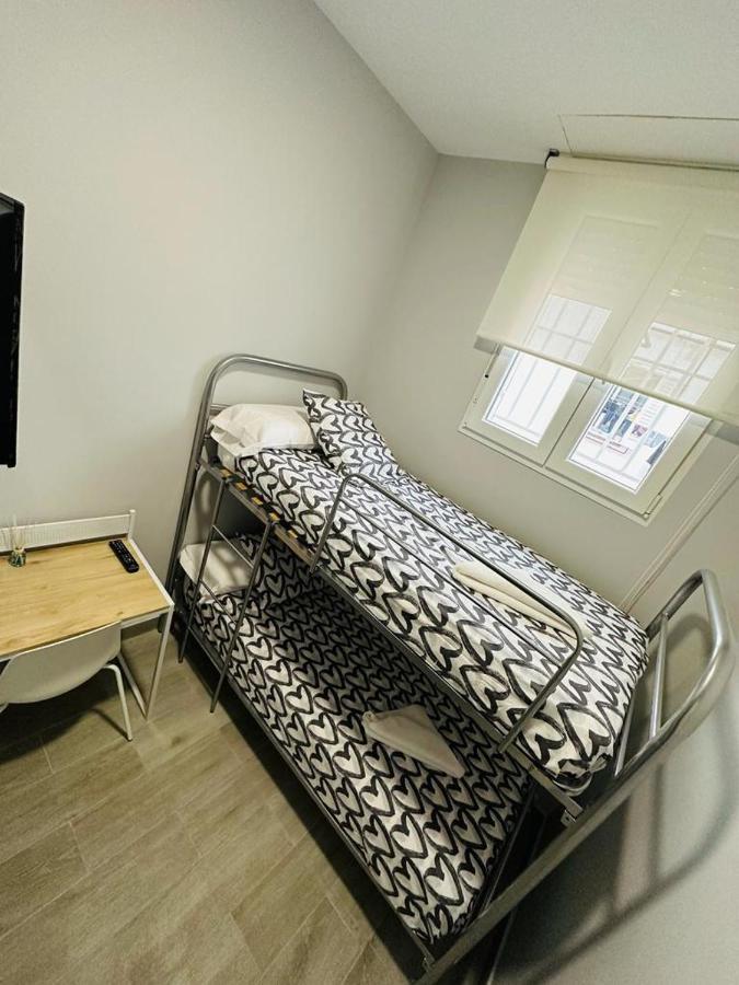 Hospedaje Cuatro Vientos Madrid Eksteriør billede