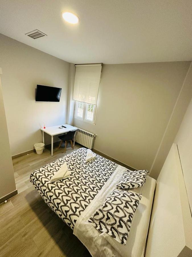 Hospedaje Cuatro Vientos Madrid Eksteriør billede
