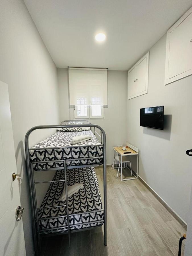Hospedaje Cuatro Vientos Madrid Eksteriør billede