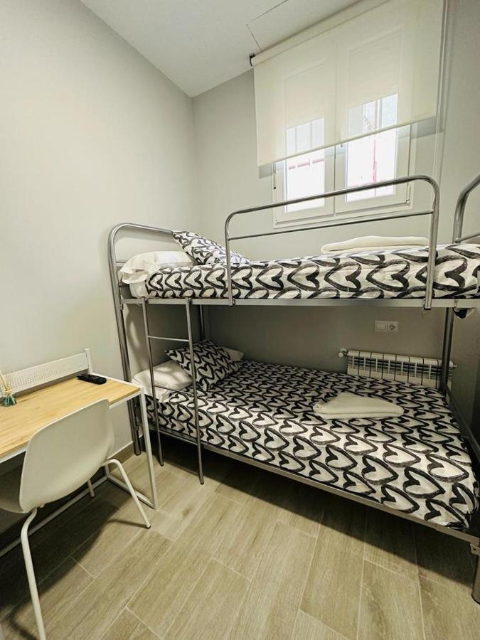 Hospedaje Cuatro Vientos Madrid Eksteriør billede