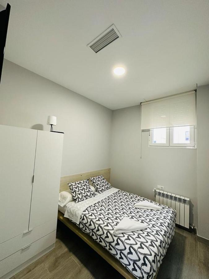 Hospedaje Cuatro Vientos Madrid Eksteriør billede