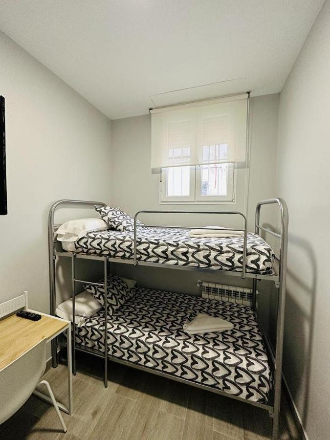 Hospedaje Cuatro Vientos Madrid Eksteriør billede