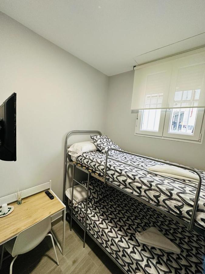 Hospedaje Cuatro Vientos Madrid Eksteriør billede