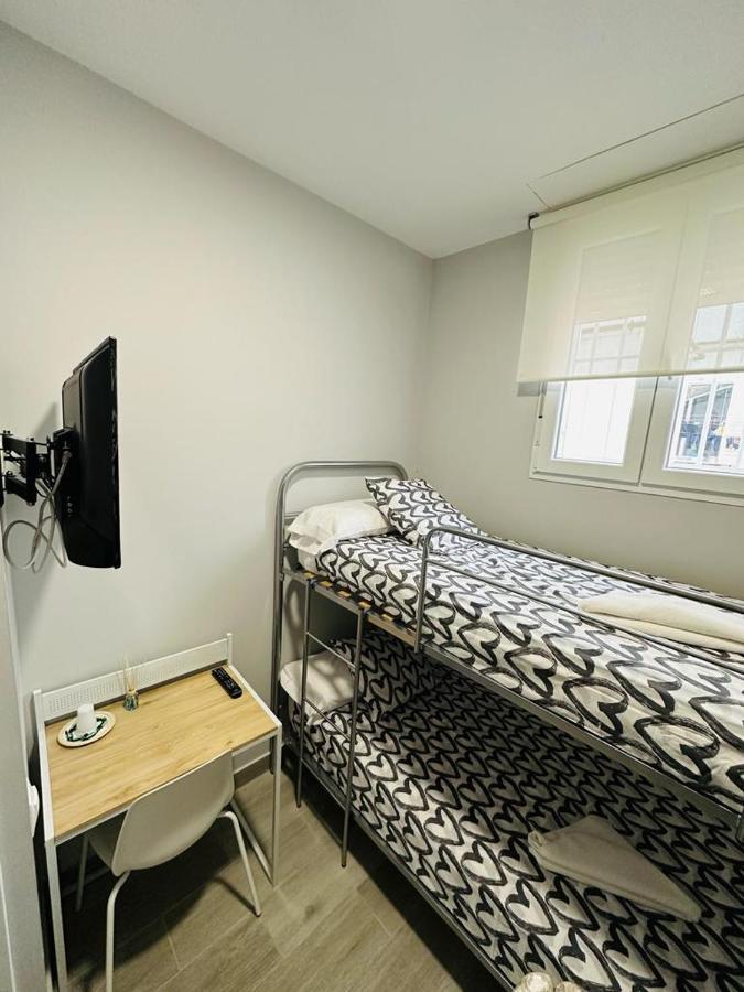 Hospedaje Cuatro Vientos Madrid Eksteriør billede