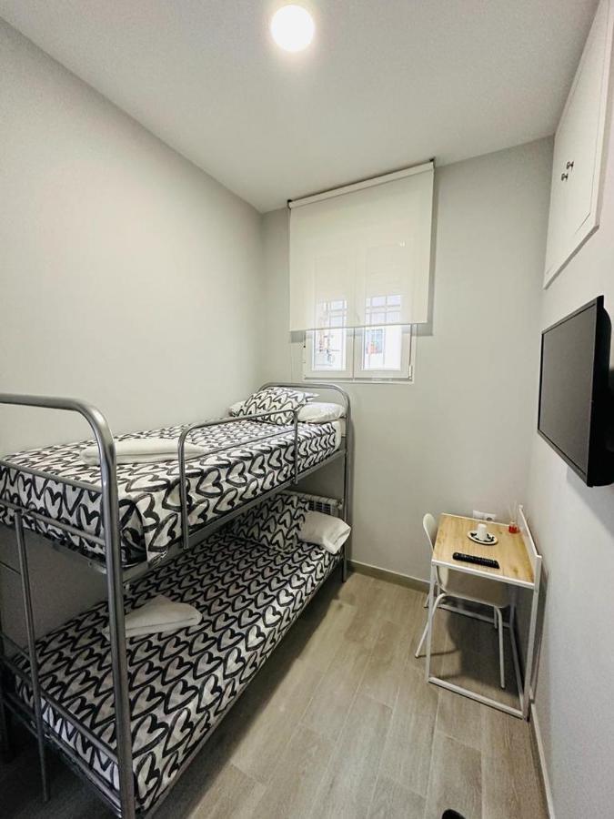 Hospedaje Cuatro Vientos Madrid Eksteriør billede